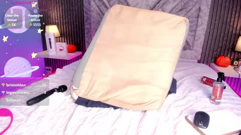 Snapshot of emilyystuart chatting on 01-12-25, 12:28 Emily online show from 01-12-25, 12:28