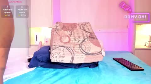 Snapshot of emilyystuart chatting on 01-28-25, 04:18 Emily online show from 01-28-25, 04:18
