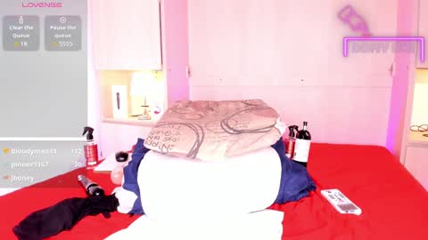 Snapshot of emilyystuart chatting on 02-14-25, 06:56 Emily online show from 02-14-25, 06:56