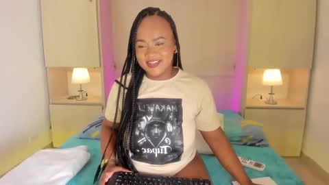 Snapshot of emilyystuart chatting on 09-24-25, 04:16 Emily online show from 09-24-25, 04:16