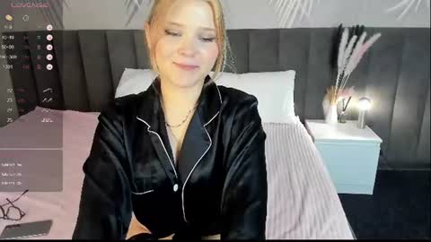 Snapshot of emilyyy_vibe chatting on 06-15-26, 09:22 emilyyy_vibe online show from 06-15-26, 09:22