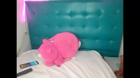 L i a    time online 7am - 1pm Gtm-5  online show from 02-10-26, 11:53