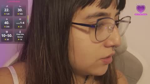 Snapshot of emitaa17228 chatting on 11-04-25, 08:19 emma online show from 11-04-25, 08:19