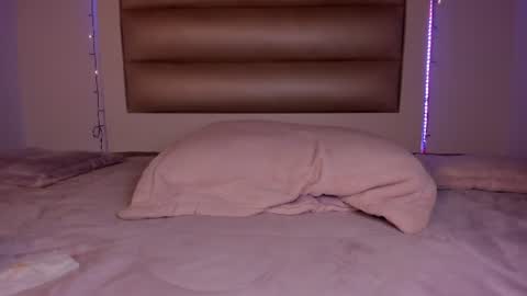 emma__js_ online show from 07-25-26, 04:04