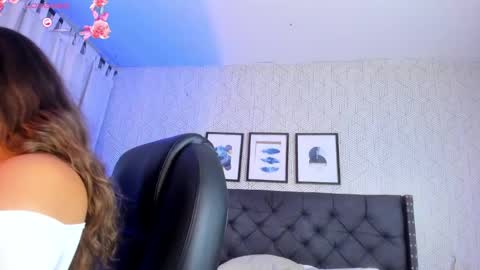 Snapshot of emma__smith01 chatting on 02-07-25, 03:41 Emma online show from 02-07-25, 03:41