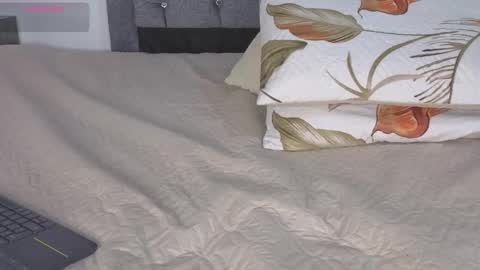 Emma online show from 12-18-25, 04:29