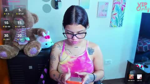 Snapshot of emma_boo_ chatting on 05-21-26, 02:13 emma_boo_ online show from 05-21-26, 02:13