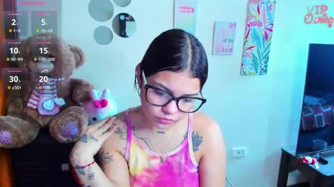 Snapshot of emma_boo_ chatting on 05-22-26, 02:33 emma_boo_ online show from 05-22-26, 02:33