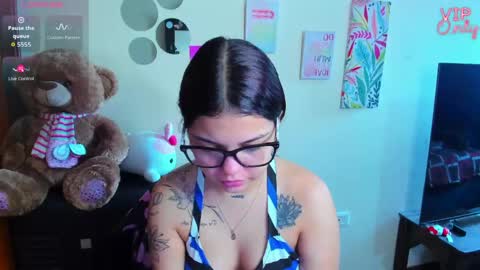 Snapshot of emma_boo_ chatting on 05-23-26, 02:54 emma_boo_ online show from 05-23-26, 02:54