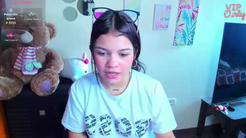 Snapshot of emma_boo_ chatting on 05-25-26, 05:19 emma_boo_ online show from 05-25-26, 05:19