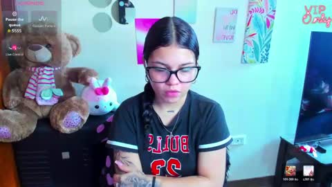 Snapshot of emma_boo_ chatting on 05-29-26, 04:16 emma_boo_ online show from 05-29-26, 04:16