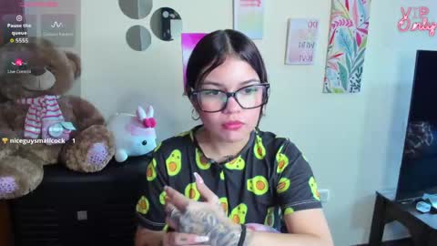 Snapshot of emma_boo_ chatting on 06-06-26, 02:44 emma_boo_ online show from 06-06-26, 02:44