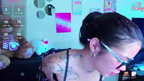 Snapshot of emma_boo_ chatting on 06-14-26, 04:20 emma_boo_ online show from 06-14-26, 04:20