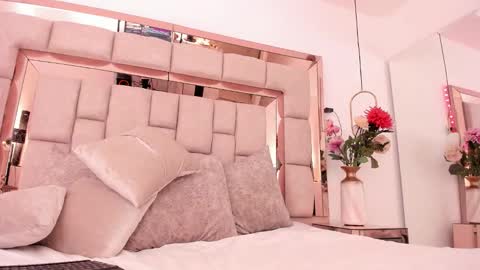 Snapshot of emma_castilloo chatting on 12-21-25, 06:09 Emma Castillo online show from 12-21-25, 06:09