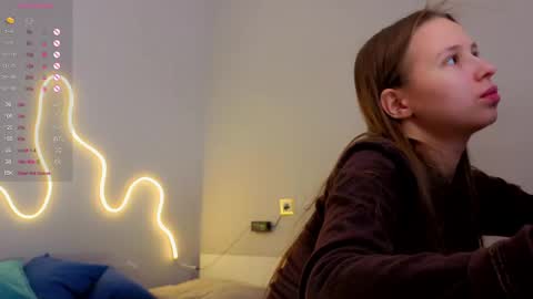 Emma online show from 05-20-26, 01:56