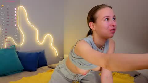 Emma online show from 06-11-26, 01:16