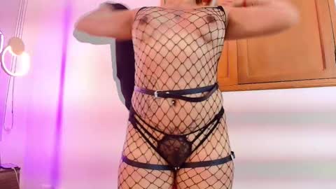 Snapshot of emma_cook_ chatting on 11-29-25, 10:24 EMMA online show from 11-29-25, 10:24