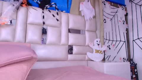 Emma online show from 10-30-25, 03:08