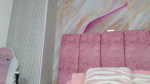 Snapshot of emma_curvy1 chatting on 05-05-26, 03:03 Emma online show from 05-05-26, 03:03