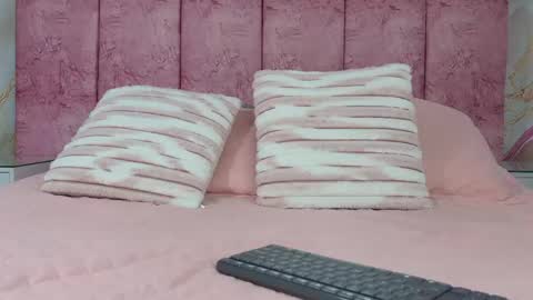Snapshot of emma_curvy1 chatting on 05-26-26, 03:02 Emma online show from 05-26-26, 03:02