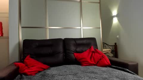 Snapshot of emma_flin chatting on 10-21-25, 11:11 Emma online show from 10-21-25, 11:11