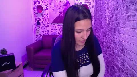 Snapshot of emma_garciaa_ chatting on 03-08-25, 10:22 emma online show from 03-08-25, 10:22