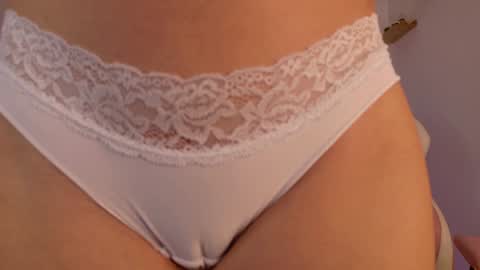 Snapshot of emma_hg1 chatting on 01-18-25, 06:34 the girl of your dreams online show from 01-18-25, 06:34