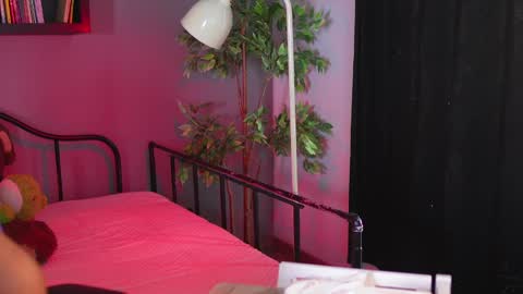 Emma online show from 04-24-26, 10:01