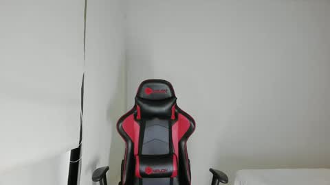 Snapshot of emma_lovv chatting on 02-24-25, 12:20 Emma 3 online show from 02-24-25, 12:20