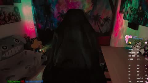 Snapshot of emma_luna059 chatting on 10-27-25, 09:08 LUNA online show from 10-27-25, 09:08