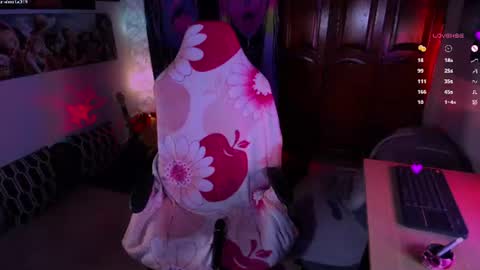 Snapshot of emma_luna059 chatting on 06-11-26, 02:53 LUNA online show from 06-11-26, 02:53