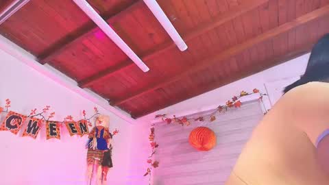 Snapshot of emma_madison_ chatting on 10-24-25, 12:01 emma online show from 10-24-25, 12:01