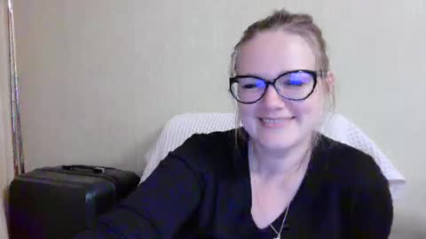 Snapshot of emma_misty_ chatting on 09-25-25, 06:00 emma_misty_ online show from 09-25-25, 06:00