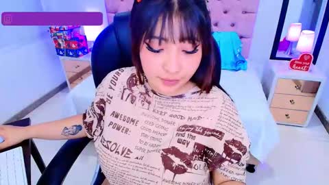 Emma Monserratt online show from 12-17-25, 08:26