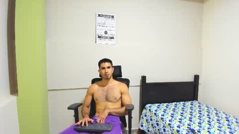 Snapshot of emma_muscle_ chatting on 06-15-26, 11:29 emma online show from 06-15-26, 11:29