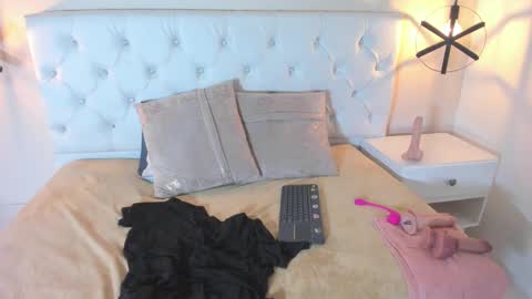 Snapshot of emma_payton chatting on 02-05-25, 06:15 Emma online show from 02-05-25, 06:15