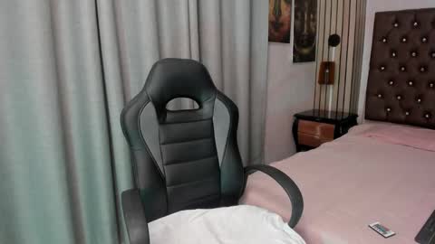 Snapshot of emma_petite4u chatting on 02-11-25, 09:35 Emma online show from 02-11-25, 09:35