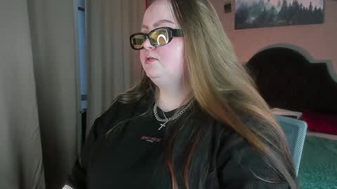 Snapshot of emma_razoom chatting on 01-23-25, 07:22 Emma Razumovskaya online show from 01-23-25, 07:22