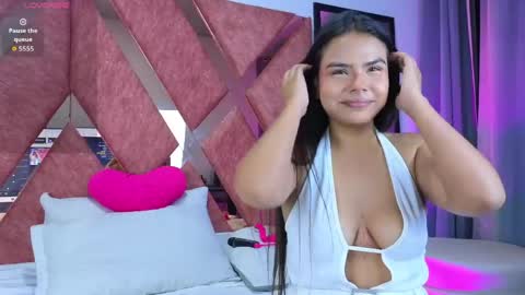 EMMA REVEES  online show from 04-26-26, 05:16