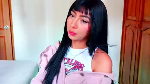 Snapshot of emma_web_ chatting on 11-01-25, 04:20 Emma web online show from 11-01-25, 04:20