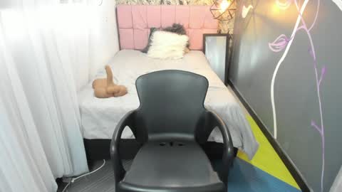Snapshot of emmaaevans_ chatting on 01-24-25, 03:55 Emma Evans online show from 01-24-25, 03:55