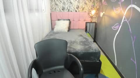 Snapshot of emmaaevans_ chatting on 01-28-25, 11:49 Emma Evans online show from 01-28-25, 11:49