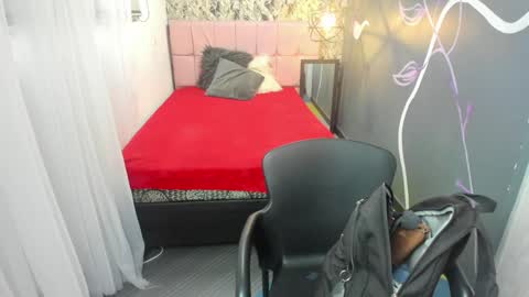 Snapshot of emmaaevans_ chatting on 02-03-25, 11:53 Emma Evans online show from 02-03-25, 11:53