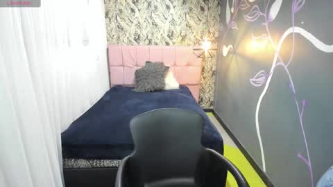 Snapshot of emmaaevans_ chatting on 02-15-25, 11:50 Emma Evans online show from 02-15-25, 11:50