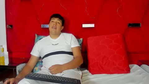 Snapshot of emmaanddemon chatting on 01-16-26, 03:27 EmmaAndDemon online show from 01-16-26, 03:27