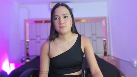 Snapshot of emmabeel chatting on 11-07-25, 11:21 Emma online show from 11-07-25, 11:21