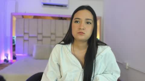 Snapshot of emmabeel chatting on 11-08-25, 12:05 Emma online show from 11-08-25, 12:05