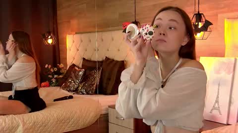 Snapshot of emmacamm chatting on 10-28-25, 07:01 EmmaCamm online show from 10-28-25, 07:01