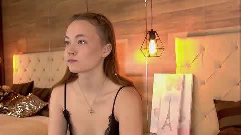 Snapshot of emmacamm chatting on 11-18-25, 09:36 EmmaCamm online show from 11-18-25, 09:36