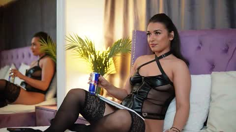 Snapshot of emmadallas chatting on 09-21-25, 06:53 Emma online show from 09-21-25, 06:53